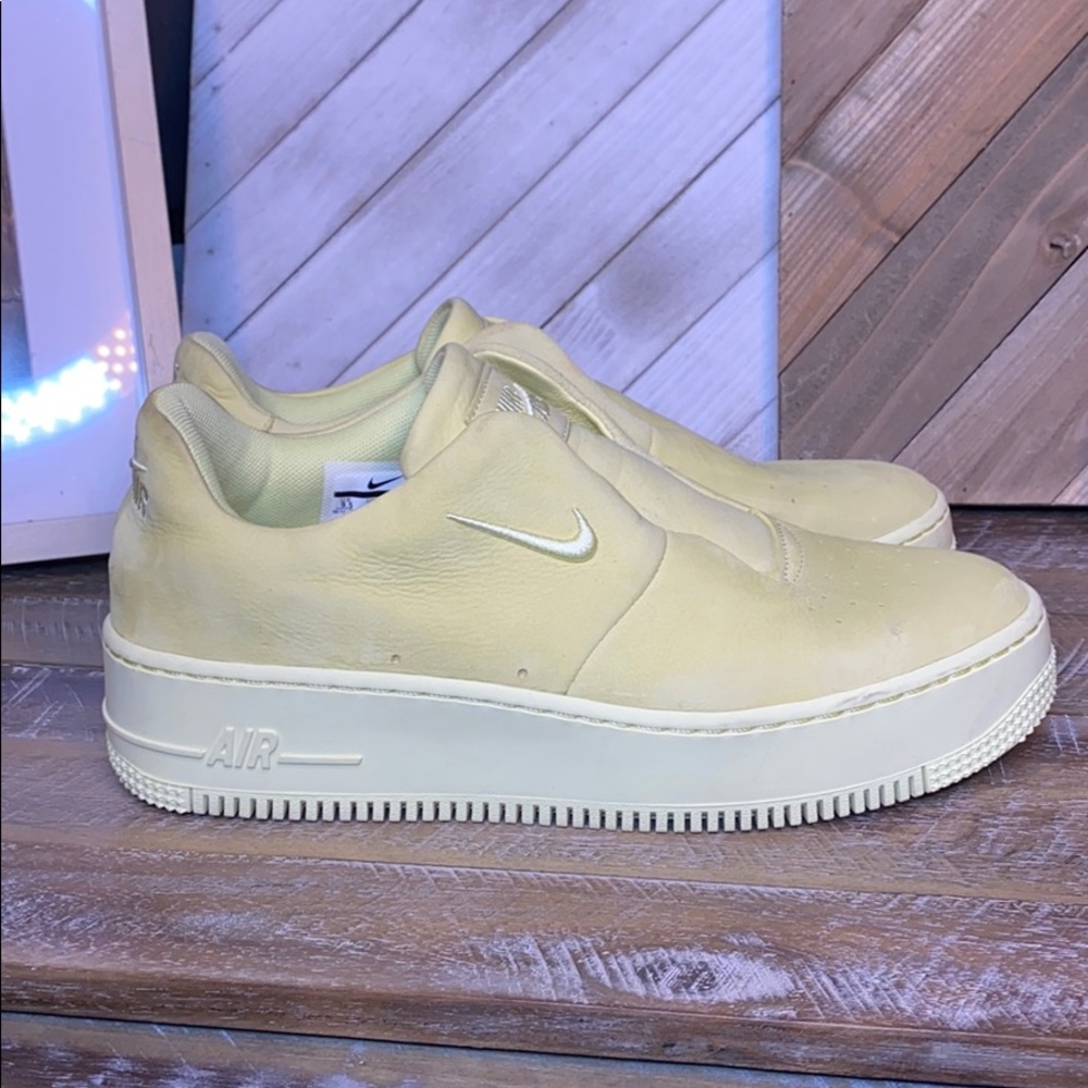 Nike - Picture 4 of 7